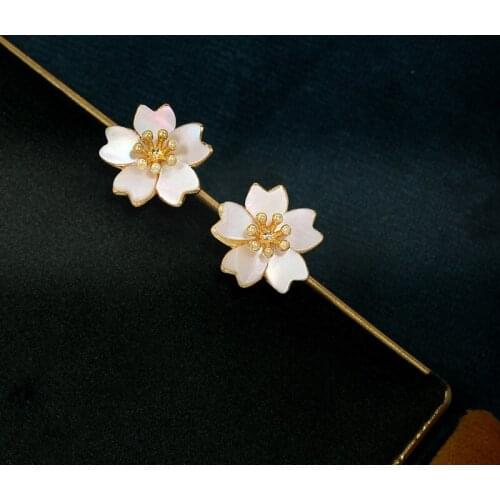 Cherry Blossoms Stud Ear Jewelry For Women Simple Elegant White Shell Flower Earrings 2021 New Copper Accessories