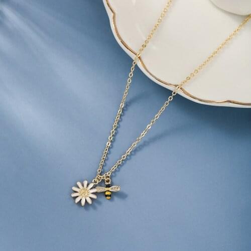 Bee and Sunflower Necklaces for Women Gold Color Crystal Pendant Necklace Sun Flower Bees Female Choker Necklace Jewelry
