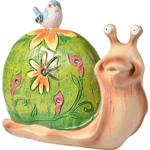 Garden Statue Resin Snail Figure Solar Powered Outdoor Figurine Lights for Patio Decor Snail Ornament Outdoor Garden Lawn Decor