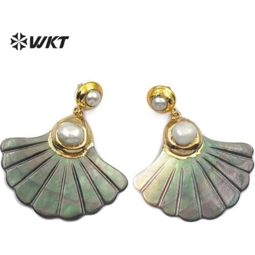WT-E502 Natural Black Shell& Pearl Earring Carved Shell Pendant With Round Freshwater Pearl Charm Gold Capped Earring Jewelry