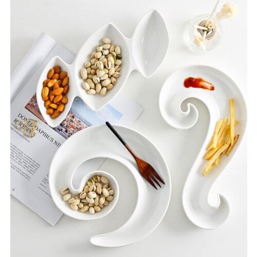 Ceramic Creative Irregular Snacks Plate Nut Partition Fruit Dinner Plate White Porcelain Christmas Dishes Dessert Tray Tableware