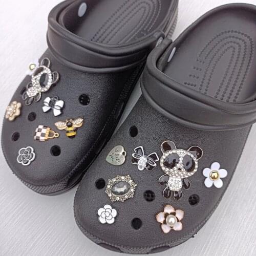 Bundle Lovely Charms for Crocs DIY Vintage Fashion Shoe Charms Designer New Brand Bear Flower Shoe Decoration for Croc JIBZ