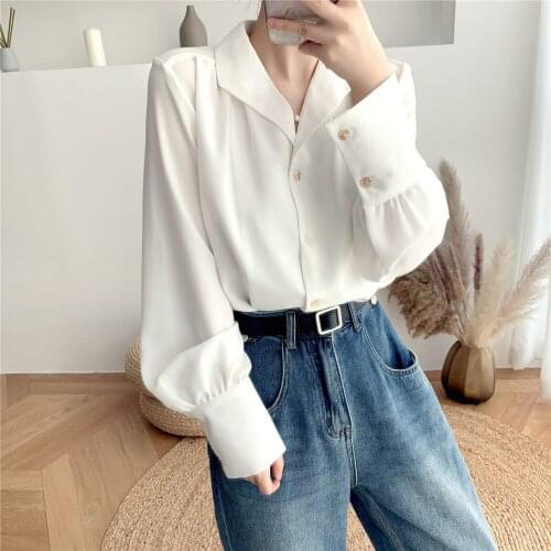 White shirt female design feeling restoring ancient ways in the autumn of 2020 han edition loose long-sleeved jacket female