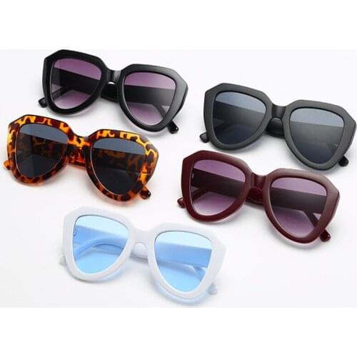 Gradient Rivet Plastic Shades Eyewear Women Cateye Triangle Sunglasses 2021