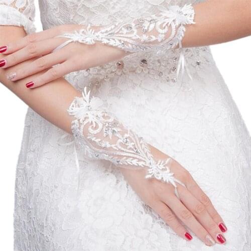 White Lace Gloves Bride Hollow Out Flower Wedding Gloves Women Fingerless Bridal Gloves for Bridal Wedding Dress Accessories