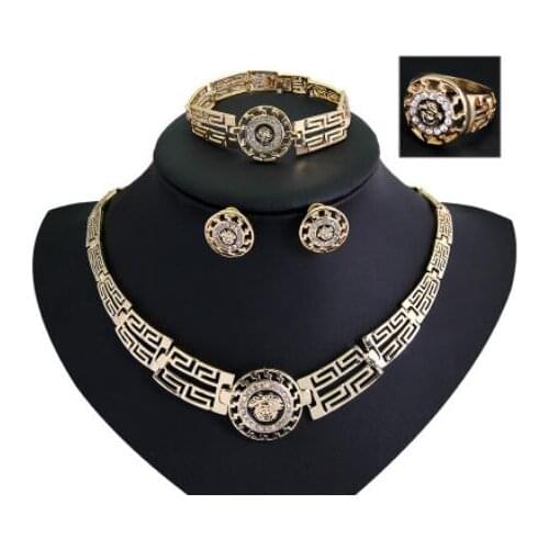 Retro atmosphere in Europe and America Chain earrings bracelet rings Pendant necklace jewelry sets American alloy