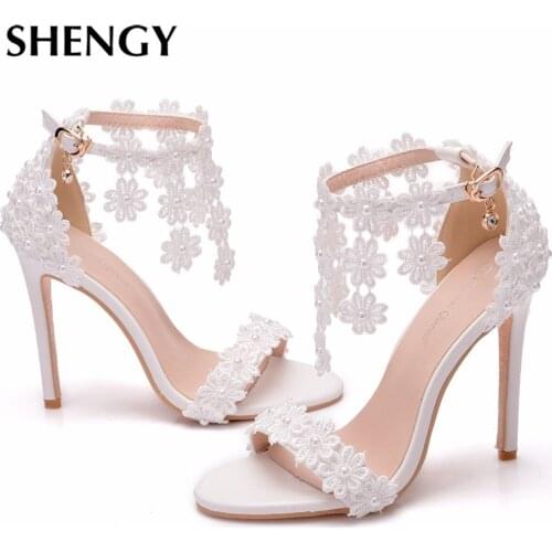 2020 Crystal Women Ankle Strap Sandals White Lace Flowers Pearl Tassel Super Heel Fine High Heels Slender Bridal Wedding Shoes