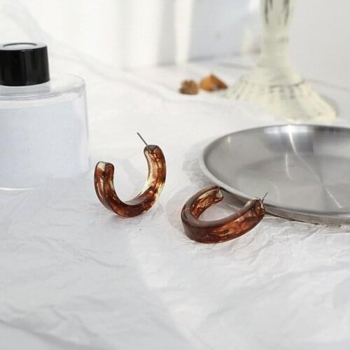 2020 Jewelry Fashion Temperament Contracted Retro Earring Cream-colored Amber Geometric C Shape Resin Earrings Design Earrings