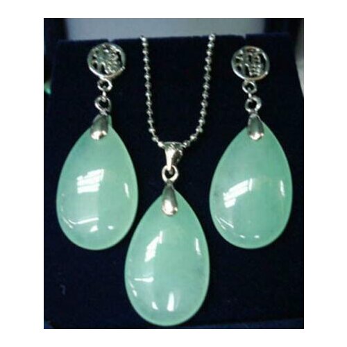 Good Beautiful green jade earrings pendant necklace set