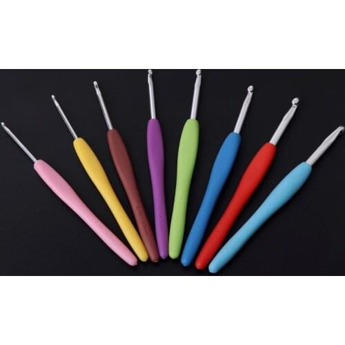 8Pcs Crochet Needles 2.5-6mm Rubber Handle Hooks Knitting Set Kit Accessories
