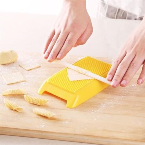 Plastic Kitchen Pasta Macaroni Tools Macaroni Board Spaghetti Pasta Gnocchi Maker Cutter Rolling Pin Baby Food Supplement Molds