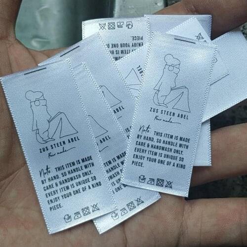1000pcs , 2.5 * 5.7 cm Custom White satin ribbon print washing tag clothing care label