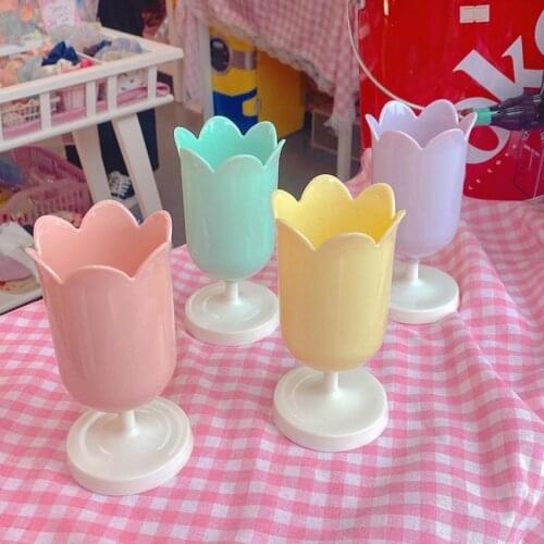 1Pcs Flower shape Plastic Pen Holder Desktop Decoration Makeup brush storage Pen Pencil Stand 4 colors for Home Organizer