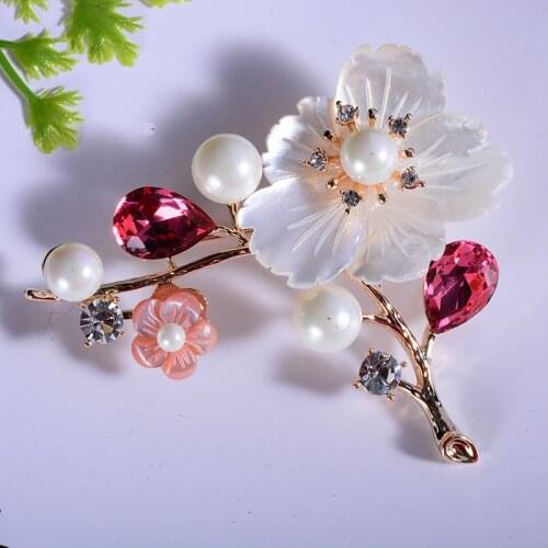Luxury Cubic Zirconia Brooch Pin Sparkly Shell Flower Pearl Brooches for Women Elegant Accessories Jewelry 2020 Broches Mujer