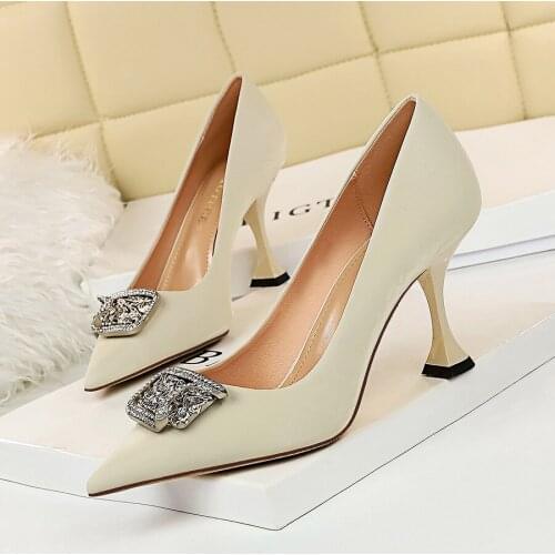 European and American Fashion Cat High Heel Shallow Mouth Pointed Rhinestone Buckle Sexy Nightclub High Heels Womens Shoes