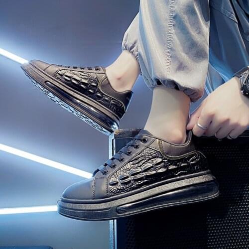 2021 new mens leisure shoes with high air cushion spring and autumn classic white mens shoes versatile classic sports shoes