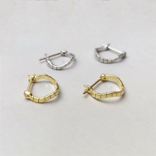 WTLTC Femme 925 Sterling Sliver Small Huggie Earrings Simple Geometric Tiny Earrings Hoops Irregular Twisted Line Hoop Earrings