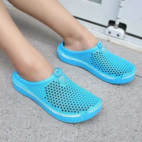 2021 Hot Womens Mens Summer Mesh Slippers Clogs Garden Sandals Beach Water Shoes