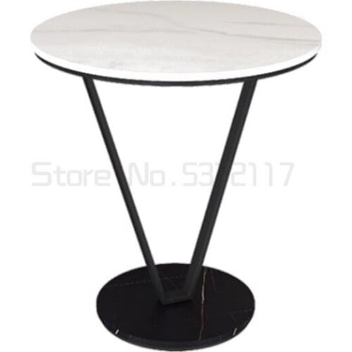 A small round table to the sofa in the living room, a tea table and a bedside table in the corner of the North Ouyang platform