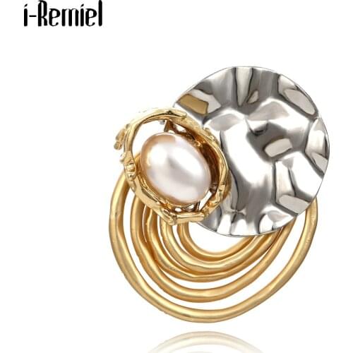 High-grade Retro Flower Brooches for Women Luxury Jewelry Pearl Designer Brooch Metal Suit Coat Lapel Pin Sweater Accessories