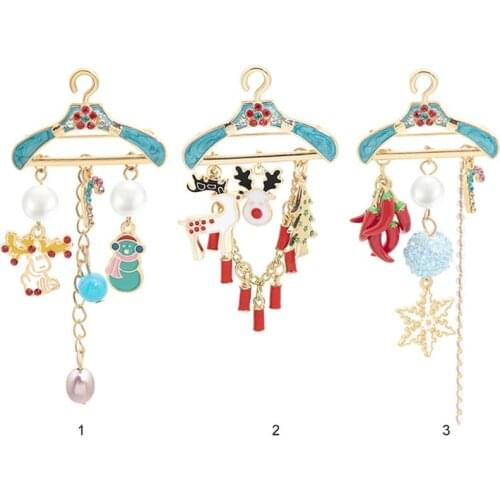 Creative Christmas Brooch Pin Fake Pearl Rhinestone Decor Clothes Hanger Shape Chain Brooch Jewelry Accessories For Christmas