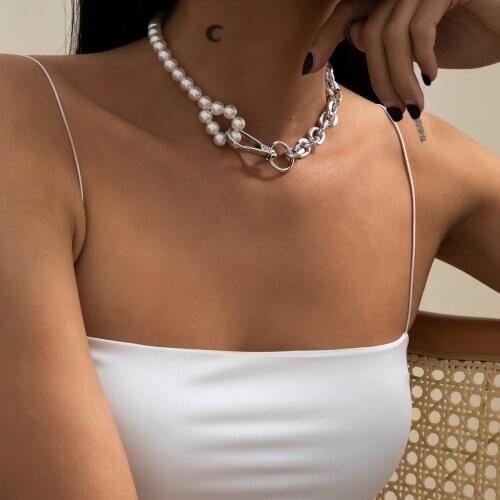 Keychain Imitation Pearl Necklace Asymmetrical White Bead Pearl Metal Choker Necklace for Women Vintage Punk Female Jewelry