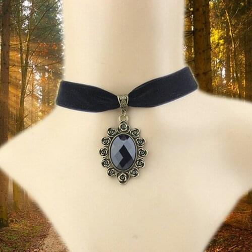 European And American Palace Women Jewelry Retro Handmade Gothic Black Velvet Ribbon BIg Crystal Pendant Short Choker Necklace