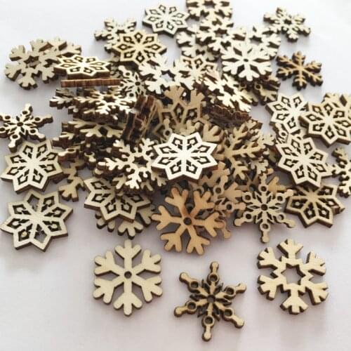 100pcs Assorted Wooden Pieces Christmas Snowflake Cutouts Craft Embellishments DIY Decorative Manual Ornament for DIY Art Crafts