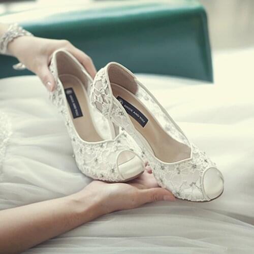 Hand-crafted Flowers Bridal Shoes Pretty Stunning Heeled Bridal Dress Shoes Peep Toe White Lace Wedding Shoes Crystal Prom Pumps