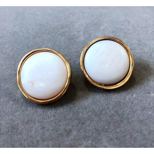 New Sweet Dot White Shell Elegant Stud Earring
