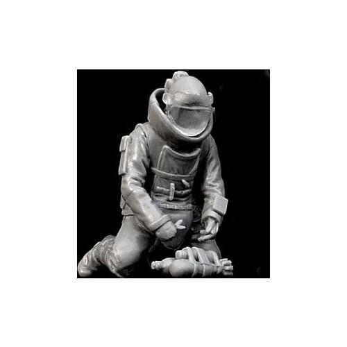 1/35 resin model soldier modern army (note: no mask)