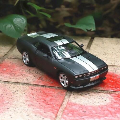 WELLY 1:24 DODGE Challenger SRT 2012 Alloy Luxury Vehicle Diecast Pull Back Cars Model Toy Collection