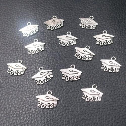 30pcs Silver Plated 2022 & 2023 Graduate Hats Pendants Bracelet Keychain Accessories DIY Charms Graduation Season Gifts Making