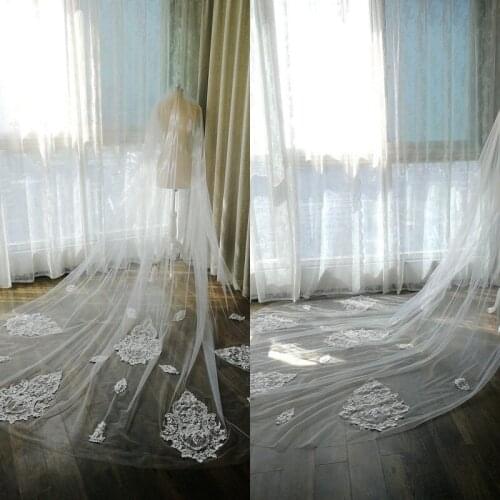2020 New Bridal Veils White Ivory Cathedral Length Lace Crystal Appliqued Edge One Layer Bridal Wedding Veil with Combs
