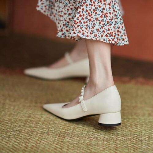 Spring and autumn 2020 new square head thick heel temperament wedding shoes gentle shallow mouth retro Mary Zhen womens shoes