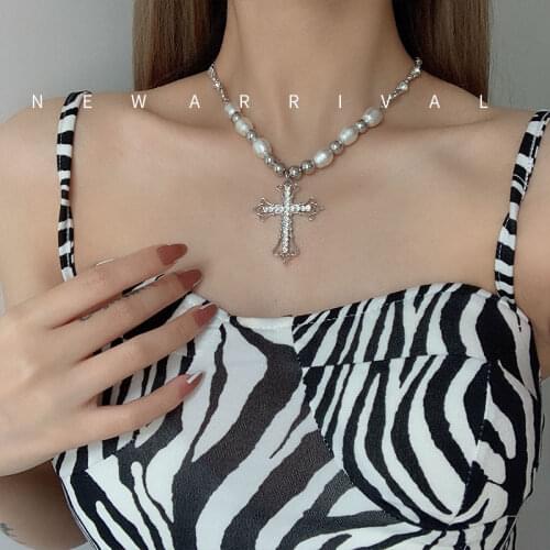 New Retro Pearl Necklace Simple European and American Dark Wind Cross Pendant Clavicle Chain Accessories for Women