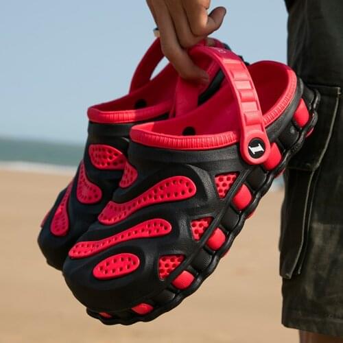 Clogs Men Sandals Casual 2021 Fashion Summer Hole Shoes Rubber Garden Shoes Outdoor Beach Flat Sandals Slippers Red Fashion