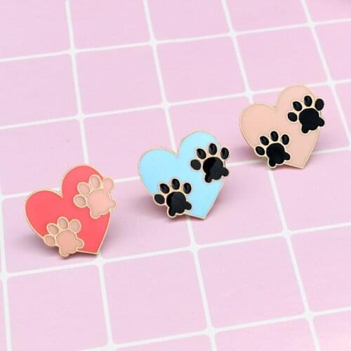 Heart-shaped Cat Paw Brooch Pink Blue Dog Paw Animal Lover Enamel Pin Jacket Shirt Claw Badge Crazy Cat Lady Child Special Gift