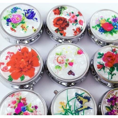 30pcs/lot Metal Round Classical flowers Pill Boxes Holder 3 Grids Medicine Case Small Portable Case Container Splitters MR194