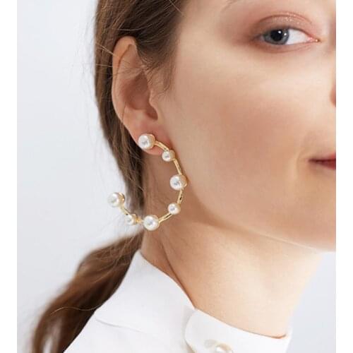 Beautiful White Imitation Pearl Hoop Earrings Women Gold Color Big Circle Earrings Round Geometric Minimalist Wedding Jewelry