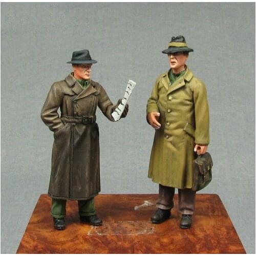 1/35 Resin White Model World War II Civilian Staff 2-person Group Model Requires Manual Coloring Of The Model