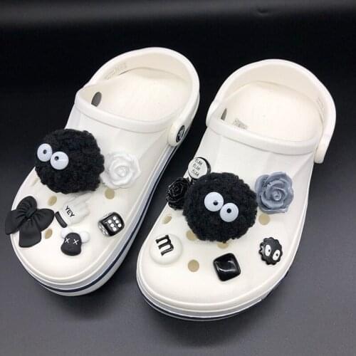 Luxury Quality Shoes Charms for Croc All-match Lovely Black Fur Ball Charms for Crocs DIY Fashion Garden Shoe Decoration Bundle