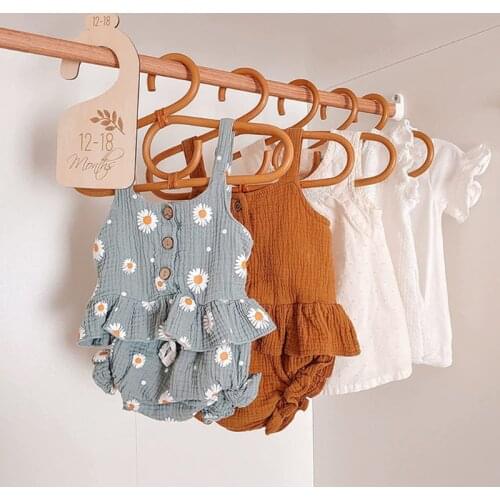 7 Pcs Baby Closet Size Divider Wooden Baby Closet Organizers from Newborn Infant to 24 Months for Home Nursery Baby Clothes