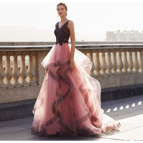Elegant Tiered Tulle Lace Girls Ball Gown Scoop Appliques Evening Dresses for Women