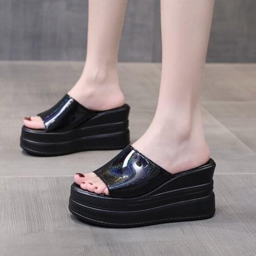 Summer Fashion Solid Color Thick-Soled Non-Slip Wear-Resistant Ladies Slippers New Temperament Lightweight Casual Wedge Shoes
