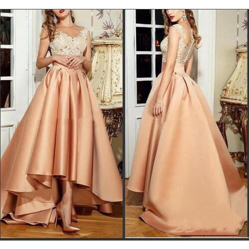 2021 Satin High/Low Prom Party Dresses Sleeveless Appliques Illusion Neck Formal Evening Gowns Ruffles Wedding Celebrity Dresses