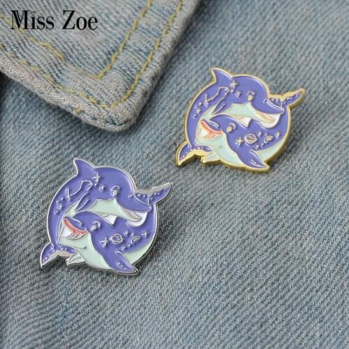 Couple Dolphins Enamel Pins Custom Cute Smile Ocean Animals Brooches Lapel Badge Bag Cartoon Jewelry Gift for Kids Friends
