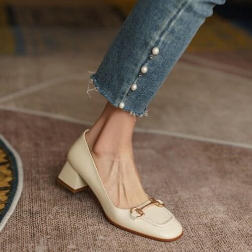 Size 33-40 Women High Quality Handmade Natural Cow Genuine Leather Shoe Woman Block Heels Brand Gold Chain Black Beige Red Pumps