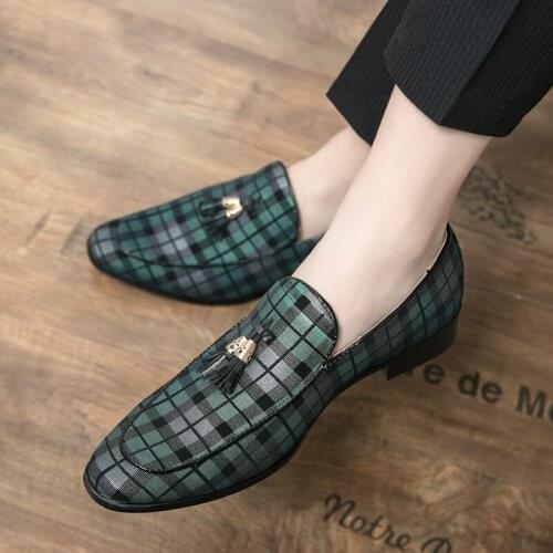 Brand Tassel Men Loafers Vintage Casual Men Boat Shoes Outdoor Chaussures Homme Party Club Men Dress Shoes Men Walking Shoes