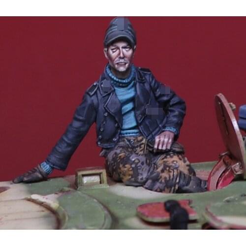 1/35 CREWMAN, World War II tank soldier, Resin Model Soldier, GK, World War II military theme, Unassembled and unpainted kit